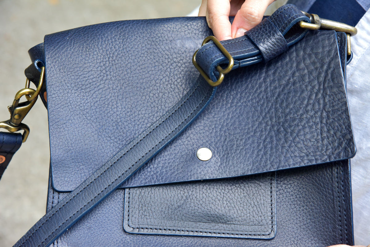 #color_embossed navy
